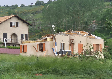 Tornade EF2 à Roche-en-Forez (Loire) le 1er juin 2025