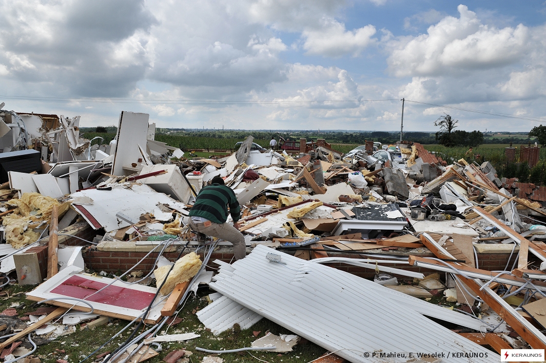 Il y a 15 ans, le 3 ao&ucirc;t 2008, une tornade EF4 (270-320 km/h) ravageait Hautmont et ses environs (Nord) en soir&eacute;e, faisant 3 morts et des d&eacute;g&acirc;ts s&eacute;v&egrave;res. Elle reste &agrave; ce jour la plus forte tornade du 21&egrave;me si&egrave;cle en France. Retour sur les &eacute;v&eacute;nements avec le dossier d&eacute;di&eacute; &agrave; cette tornade m&eacute;morable.