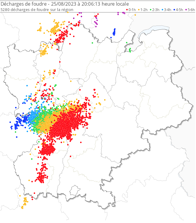 Activit&eacute; &eacute;lectrique tr&egrave;s dense entre Loire, Is&egrave;re, Haute-Loire, Dr&ocirc;me et Ard&egrave;che ce vendredi soir avec plus de 5000 &eacute;clairs d&eacute;tect&eacute;s &agrave; 20h.