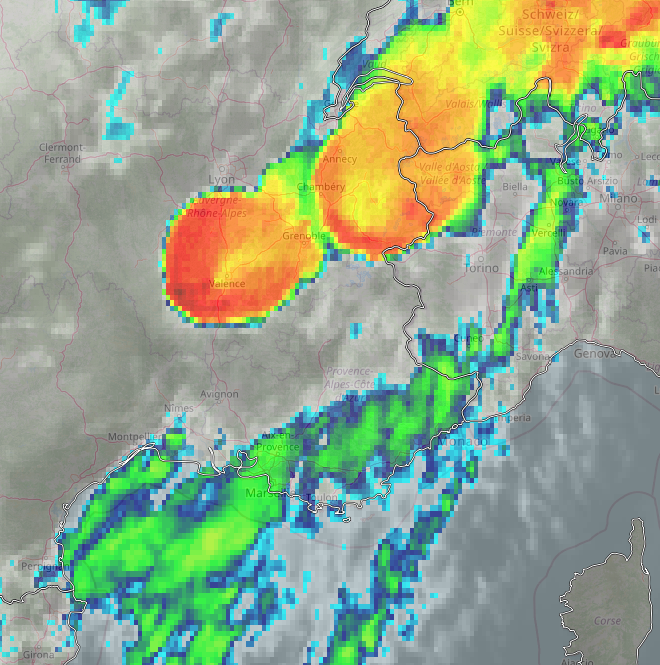 Les violents orages qui concernent depuis cet apr&egrave;s-midi un axe Ard&egrave;che - Savoie g&eacute;n&egrave;rent des pluies intenses et des gr&ecirc;lons de 2 &agrave; 6 cm de diam&egrave;tre. L'image satellite montre une convection tr&egrave;s profonde (sommets &eacute;lev&eacute;s et tr&egrave;s froids = teinte rouge).