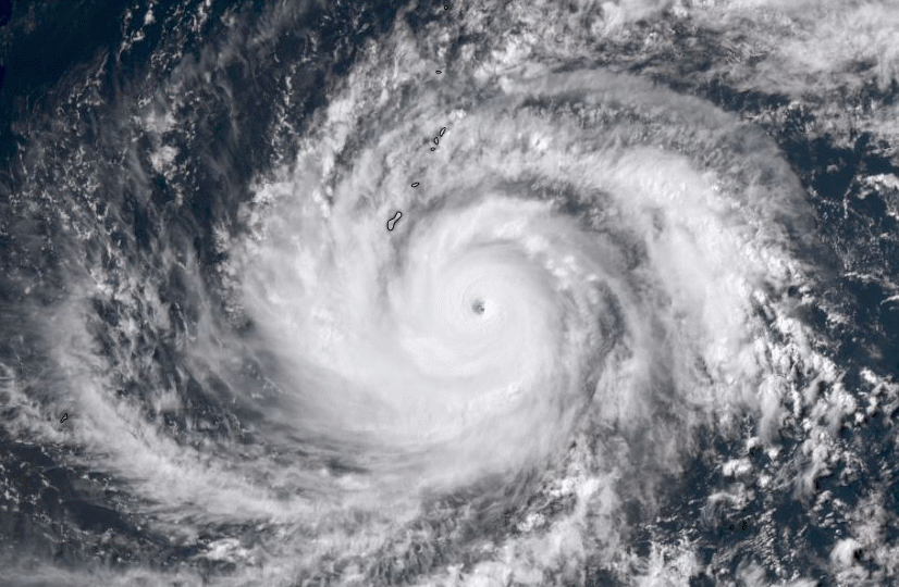 <p>Le super typhon Mawar, en passe de devenir un équivalent catégorie 5 se dirige vers Guam dans le nord-ouest du Pacifique.</p>