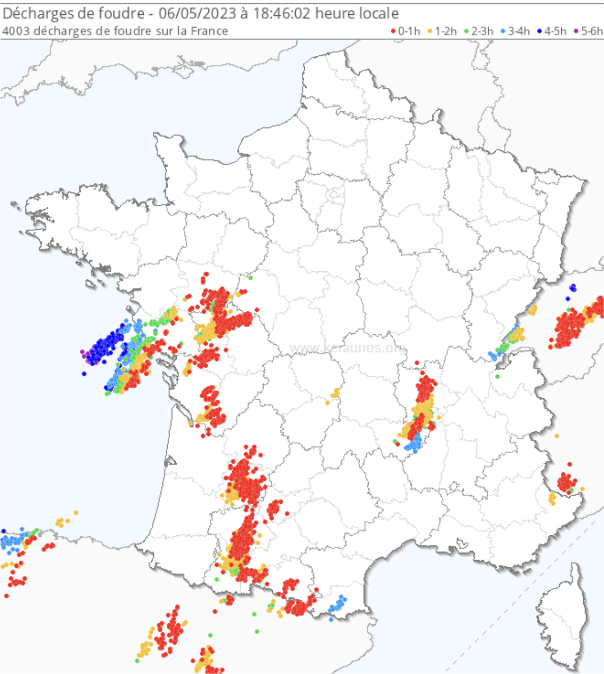 <p>Les orages sont parfois forts avec des chutes de grêle dans l'ouest, le long d'un axe de convergence de basse couche (creusement d'une petite dépression). A noter une supercellule anticyclonique née au sud de la Loire, à présent dans les Monts du Lyonnais.</p>