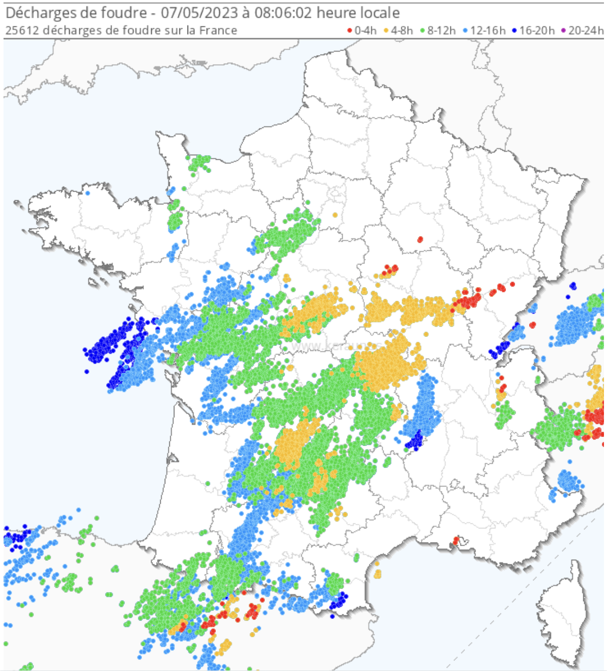 <p>Plus de 25 000 éclairs détectés ces dernières 24h au cours de la dégradation orageuse amorcée dans l'après-midi d'hier samedi.</p>