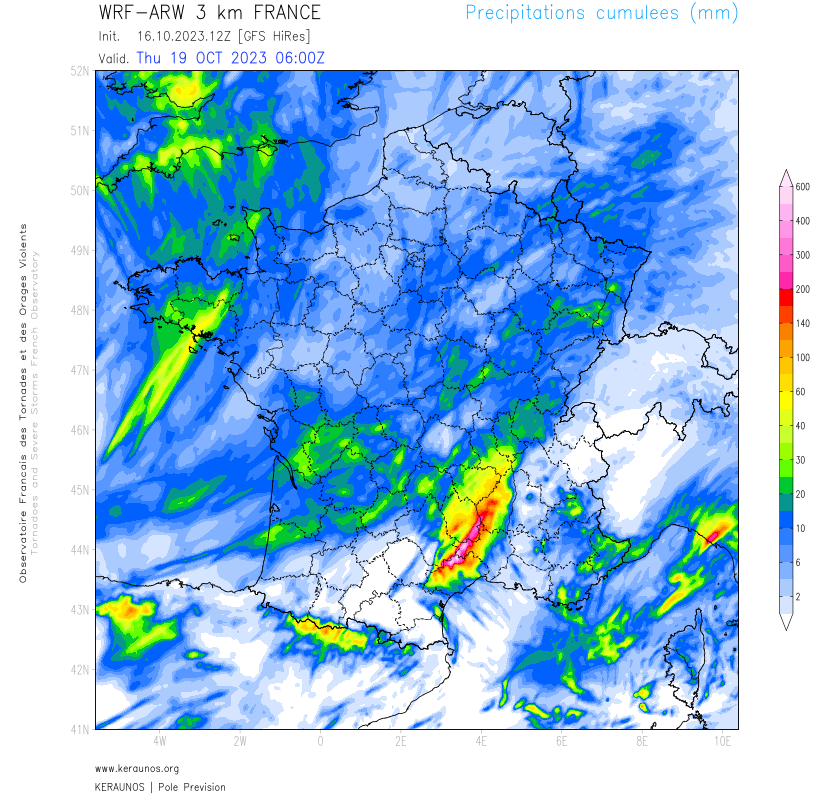 <p>En version déterministe, ARW simule des cumuls totaux d'ici jeudi matin > 400 mm sur les sommets des Cévennes. En résumé, le signal de forts cumuls entre mardi et jeudi est net, avec une moyenne proche de 250 mm en 24h, et des maxima possibles au-delà de cette valeur.</p>
