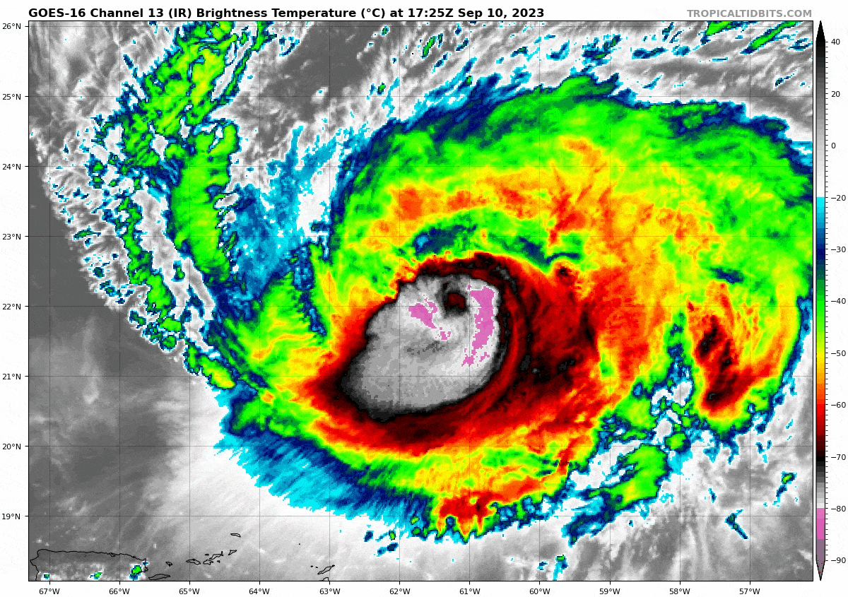 <p>L'ouragan Lee, bien au nord des Antilles, s'intensifie à nouveau. Après un premier pic en cat. 5, Lee s'est nettement affaibli en fin de semaine, en raison de forts cisaillements de sud-ouest. Ces derniers faiblissent ce soir et permettent une ré intensification.</p>