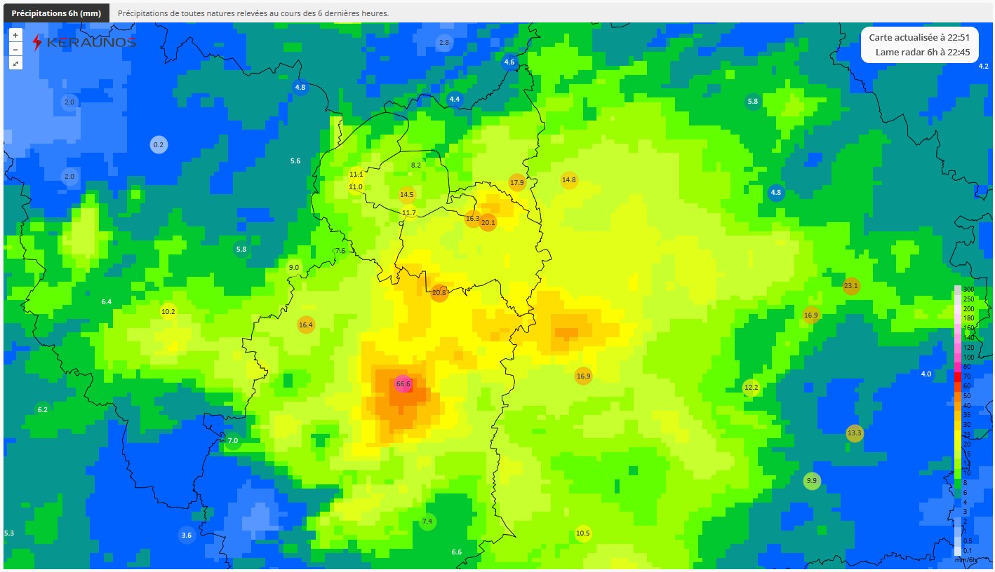 La perturbation qui ondule depuis ce samedi 17 ao&ucirc;t matin entre Centre et Ardennes produit des pluies abondantes, notamment au sud de Paris. Les lames d'eau d&eacute;passent parfois 50 mm en 6h et 70mm en 24h, soit localement plus d'un mois de pluie en 24h.