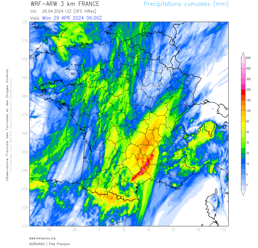 <p>Les bassins situés à l'ouest du Rhône vont subir des cumuls de pluie importants en 48h, d'ici lundi matin.</p>
<p>En Cévennes, des pointes à plus de 150 mm sont attendues. L'épisode va se prolonger en journées de lundi et de mardi. Les cumuls sur 4 jours seront donc encore plus conséquents avec des conséquences hydrologiques à surveiller.</p>