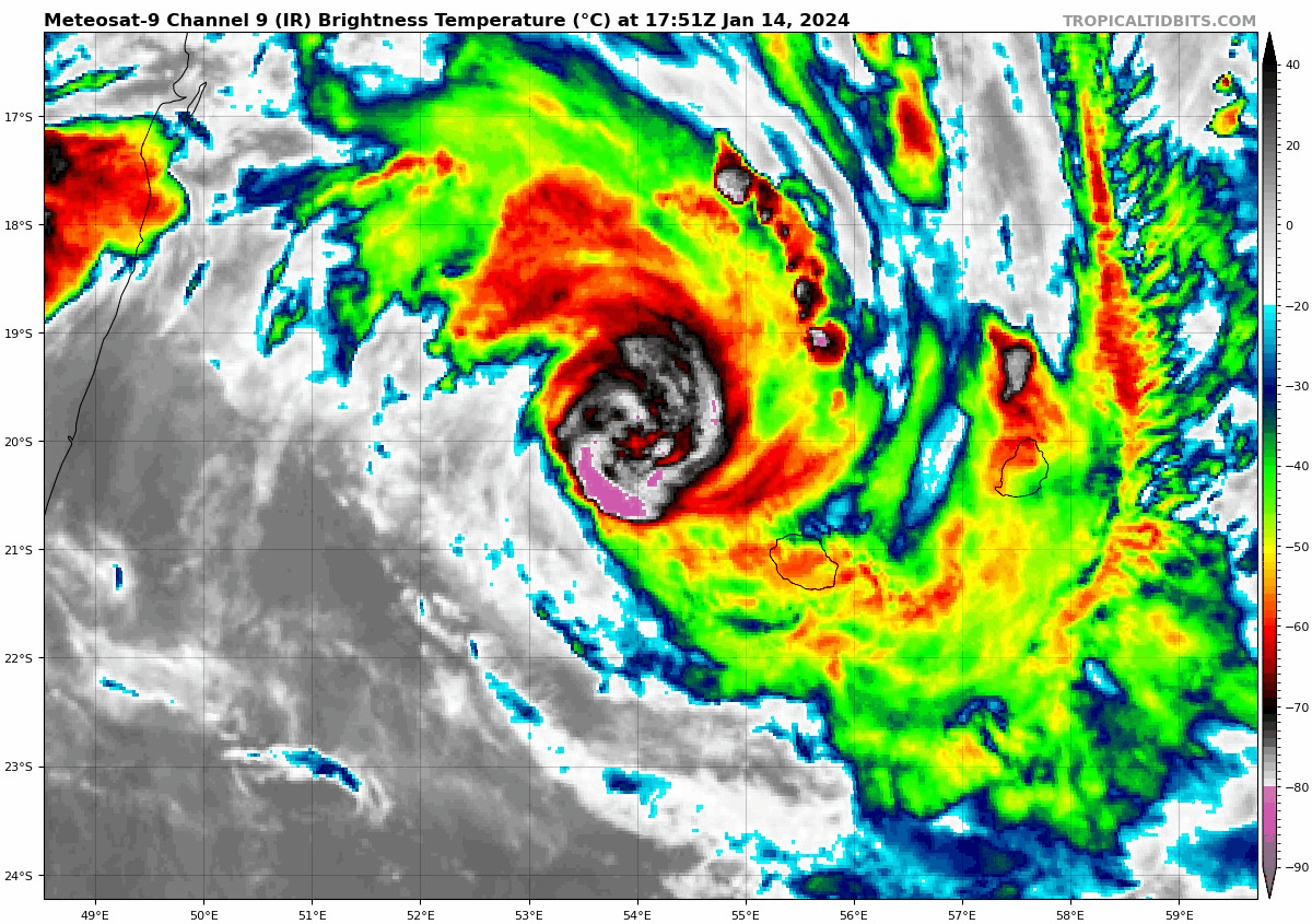 Alerte violette pr&eacute;vue &agrave; la R&eacute;union &agrave; partir de 2h UTC (6h locales). Le cyclone Belal s'intensifie nettement avec une convection virulente inf&eacute;rieure &agrave; -80 &deg;C sur les derni&egrave;res images satellite.