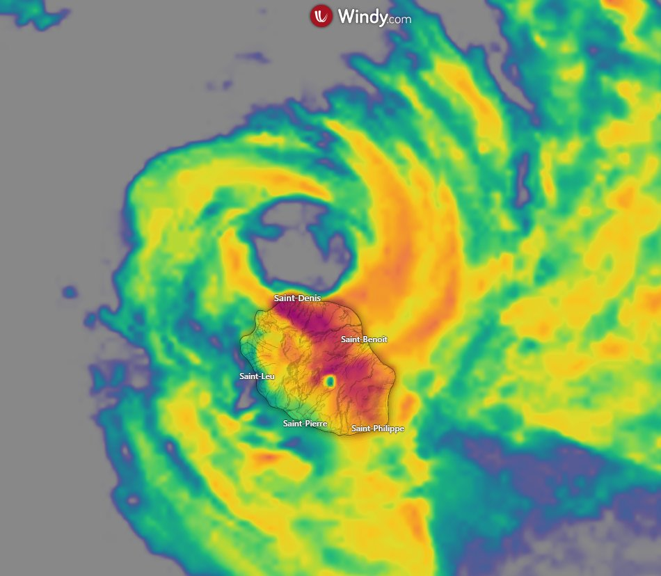L'oeil de Belal, qui ne s'intensifiera pas en cyclone tropical intense, pr&egrave;s de Saint-Denis &agrave; 6h UTC. Rafale &agrave; 158 km/h &agrave; l'a&eacute;roport et pression de 981 hPa, 206 km/h sur le relief expos&eacute; (Piton Ma&iuml;do).