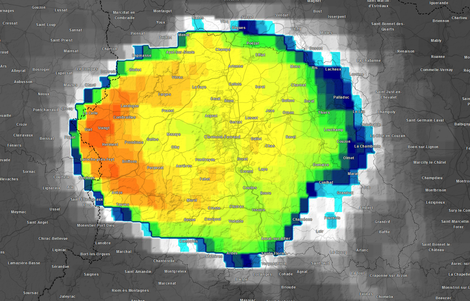 <p>La cellule orageuse diluvienne qui a stationné sur le sud-ouest du Puy-de-Dôme ce vendredi 19 juillet en fin d'après-midi a adopté une structure typique en V (ici allongé de gauche à droite). Cette signature thermique des sommets est très souvent associée à des phénomènes sévères, et notamment à des pluies intenses.</p>