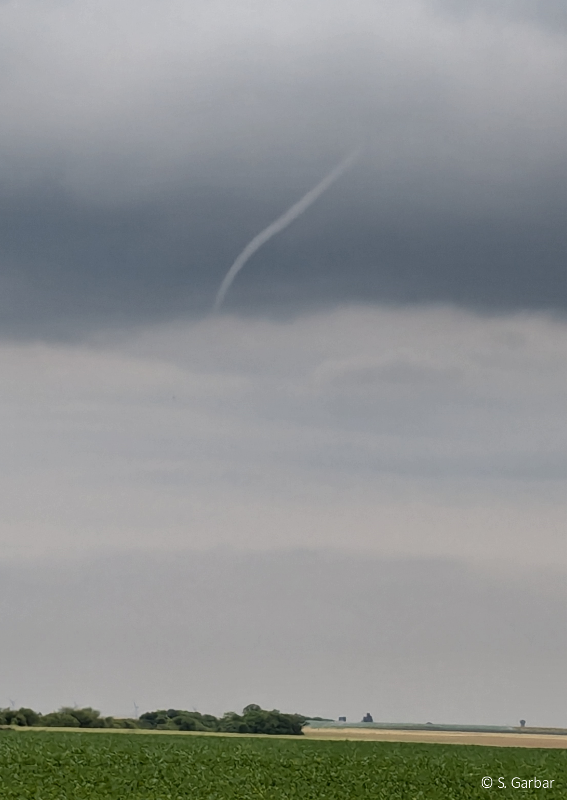 Un long tuba a &eacute;t&eacute; observ&eacute; &agrave; 18h20 ce jeudi 20 juin en Eure-et-Loir, dans le secteur de Varize.