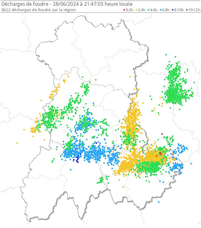 Les orages ont &eacute;t&eacute; forts sur l'Auvergne et l'ouest de Rh&ocirc;ne-Alpes ce vendredi avec plusieurs supercellules qui ont g&eacute;n&eacute;r&eacute; de fortes chutes de gr&ecirc;le. Plus de 4000 &eacute;clairs d&eacute;tect&eacute;s sur cette zone cet apr&egrave;s-midi.