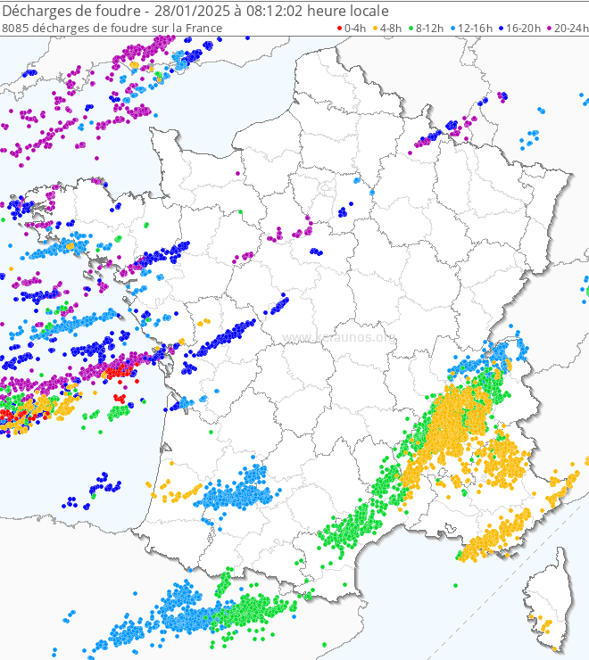 Plus de 8000 &eacute;clairs d&eacute;tect&eacute;s sur la France hier lundi avec des orages de masse d'air froid et une activation tr&egrave;s marqu&eacute;e d'un front froid secondaire entre C&eacute;vennes et Alpes. Pr&egrave;s de 1000 &eacute;clairs ont &eacute;t&eacute; enregistr&eacute;s sur l'Is&egrave;re et sur la Dr&ocirc;me.
