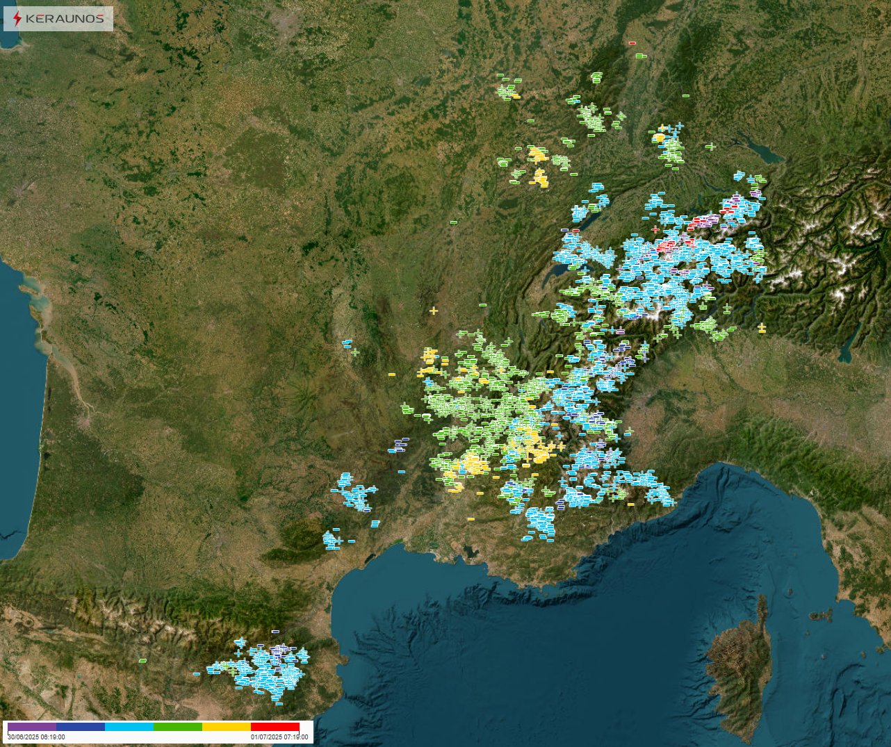 Plus de 3400 impacts de foudre (nuage-sol) ont &eacute;t&eacute; relev&eacute;s hier lundi des Vosges au sud-est de la France o&ugrave; des orages parfois forts ont &eacute;clat&eacute;. Les intensit&eacute;s ont atteint 100/120 kA sous des positifs sur les reliefs.