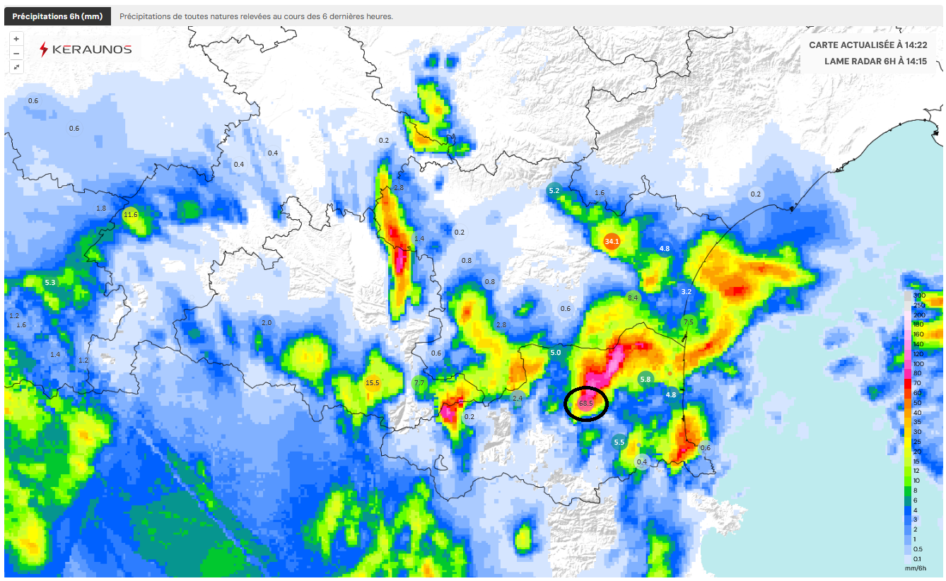 Les pluies sont intenses sous orages sur les Pyr&eacute;n&eacute;es-Orientales notamment. Les lames radar t&eacute;moignent de pointes parfois &gt; 80 mm en peu de temps. 68,5 mm mesur&eacute;s en 2h &agrave; Ille-sur-T&ecirc;t (66), dont 60,6 mm en 1h.