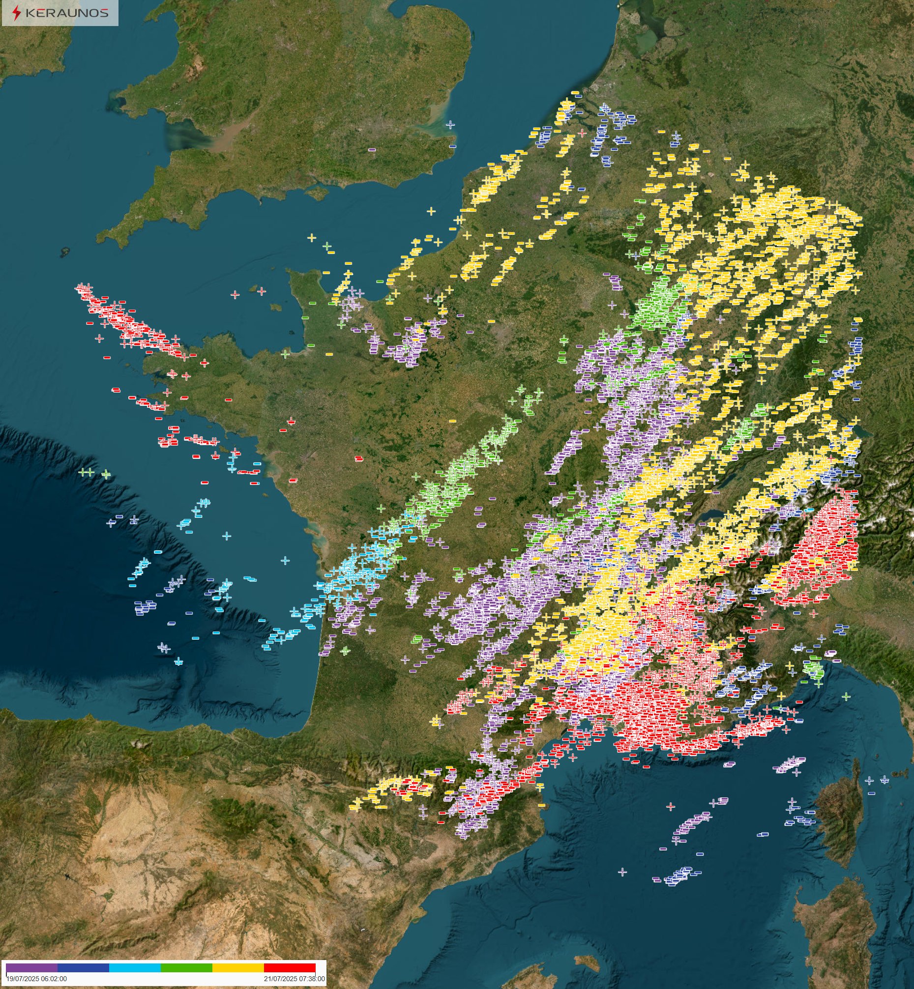 Plus de 20 000 impacts de foudre ont &eacute;t&eacute; relev&eacute;s sur le week-end du 19/20 juillet (p&eacute;riode 6h-6h UTC). Parmi eux, environ 3500 ont pr&eacute;sent&eacute; une polarit&eacute; positive. Le plus puissant a &eacute;t&eacute; relev&eacute; &agrave; Rignac dans le Lot le 19 juillet (450 kA environ).
