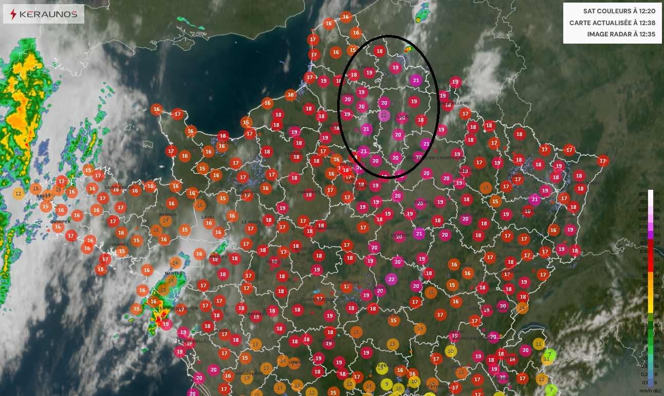 L'humidit&eacute; est tr&egrave;s forte pr&egrave;s du sol en ce milieu de journ&eacute;e, notamment sur les Hauts-de-France o&ugrave; les points de ros&eacute;e d&eacute;passent 20&deg;C. Ceci confirme la pr&eacute;sence d'une masse d'air tropicale, chaude et humide en basses couches, ce qui constitue un "carburant" essentiel pour les orages. Les premiers orages abordent les Pays-de-la-Loire.