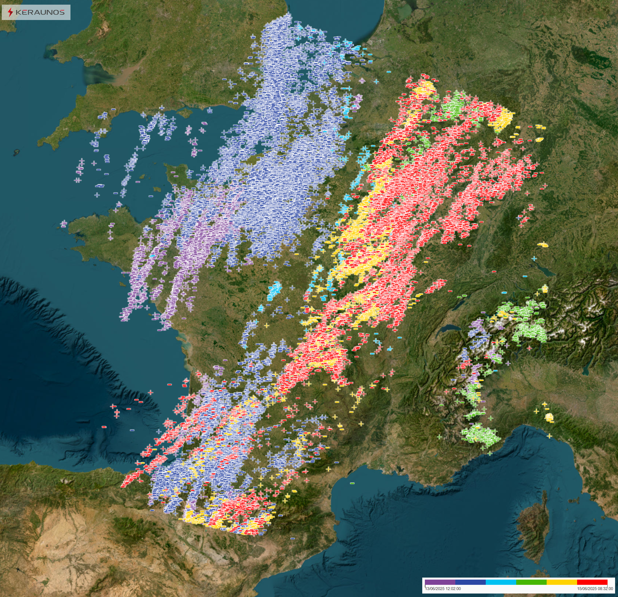 Dans ce flux de sud tr&egrave;s chaud pour une mi-juin, ces derni&egrave;res 48h ont &eacute;t&eacute; particuli&egrave;rement orageuses sur la France avec pr&egrave;s de 35 000 impacts de foudre (&eacute;clairs nuages/sol) d&eacute;tect&eacute;s. L'&eacute;pisode se poursuit ce dimanche en se d&eacute;calant vers le sud-est.