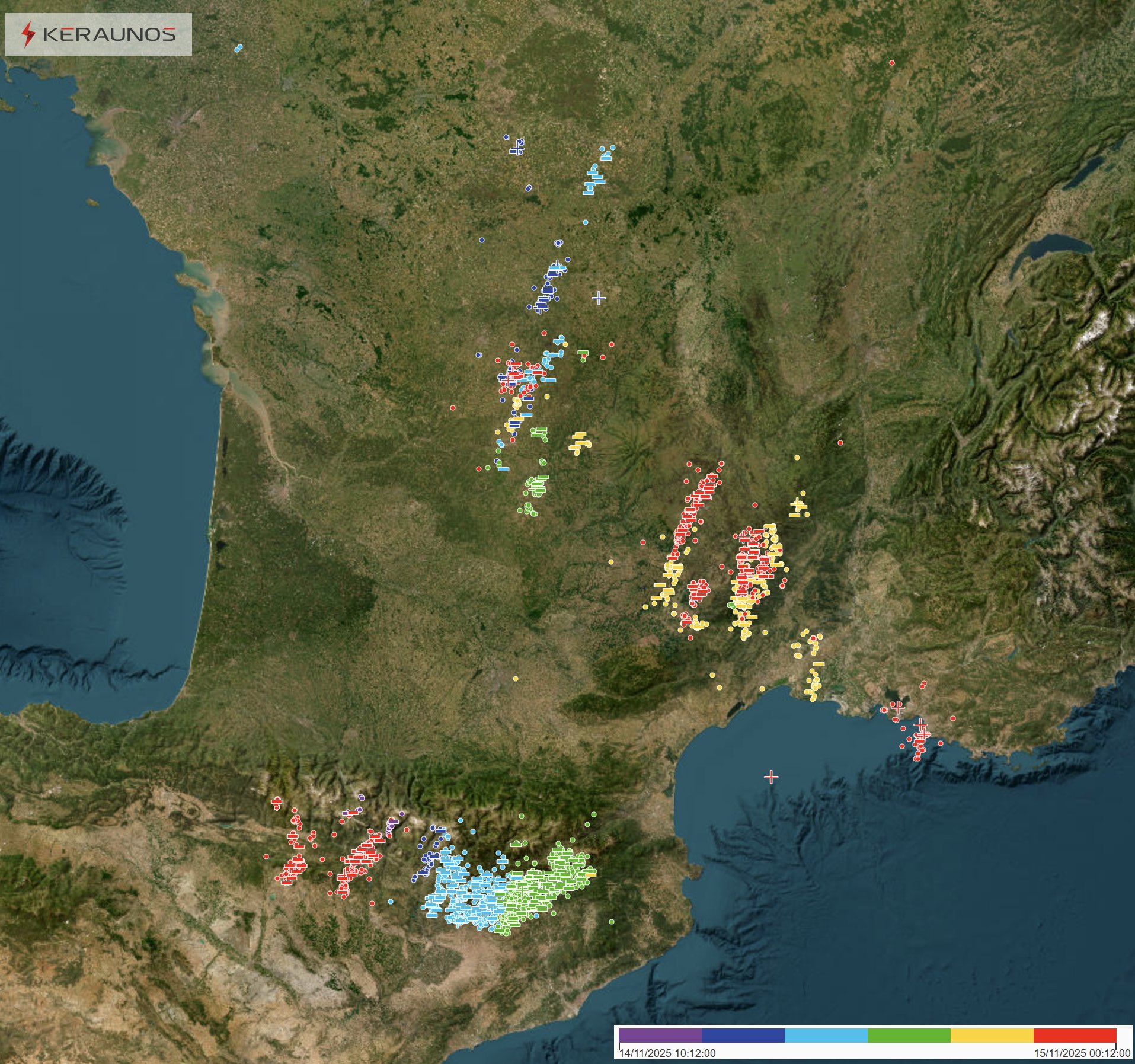 Une activit&eacute; &eacute;lectrique localement significative est observ&eacute;e sur les C&eacute;vennes et va perdurer dans la nuit. Des cumuls tr&egrave;s localis&eacute;s de 100 &agrave; 150 mm sont relev&eacute;s avec &agrave; minuit le 15 novembre : 146 mm &agrave; Bassurels (48), 106 mm aux Rousses (48) ou 102 mm &agrave; l'Aigoual (30).