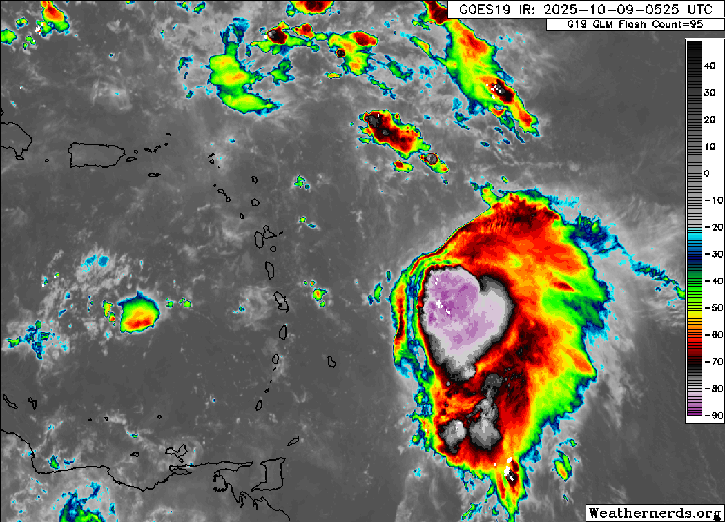 La temp&ecirc;te tropicale Jerry est positionn&eacute;e &agrave; l'est de la Martinique ce jeudi matin. La convection est intense avec de multiples orages &agrave; l'est du centre de la temp&ecirc;te. Les cisaillements restent importants, inhibant une organisation plus franche. La trajectoire devrait s'incurver vers le nord-ouest.