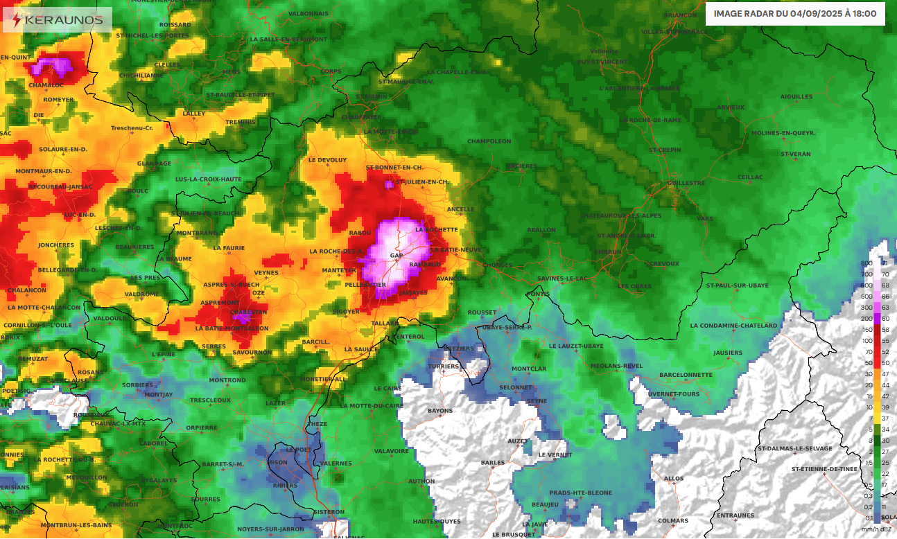 Un puissant orage, accompagn&eacute; de pluies intenses et de gr&ecirc;le, a balay&eacute; Gap et sa r&eacute;gion vers 18h00. Des orages forts concernent &eacute;galement la Dr&ocirc;me, le Vaucluse, l'Is&egrave;re et la Savoie.
