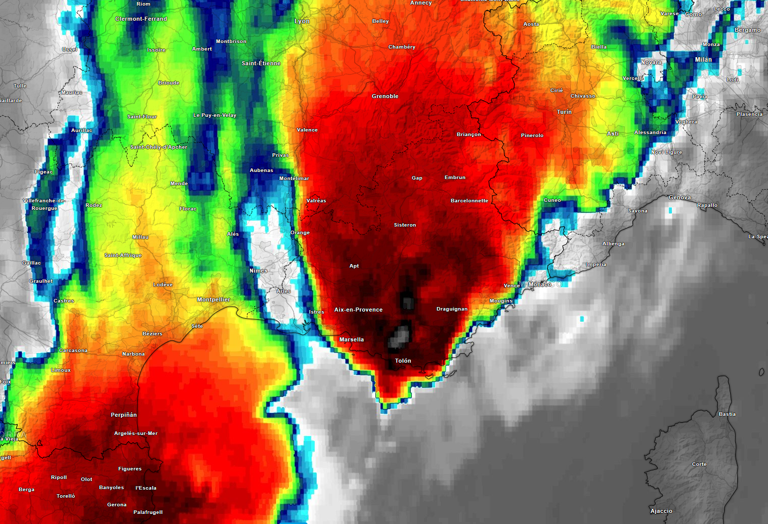 Le Var est actuellement balay&eacute; par des orages forts, organis&eacute;s en ligne ("QLCS"), avec activit&eacute; &eacute;lectrique intense (+ de 7000 &eacute;clairs en 1h). La structure est virulente, avec signature en V (image sat Meteored) ; la pointe du V est en phase de renouvellement depuis 30 min.