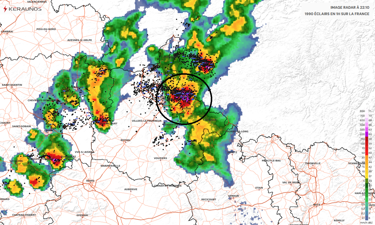 Une cellule orageuse virulente, potentiellement supercellulaire, &eacute;vacue actuellement les Ardennes. Tr&egrave;s fortes r&eacute;flectivit&eacute;s + amorce de signature dipolaire Doppler + activit&eacute; &eacute;lectrique intense.