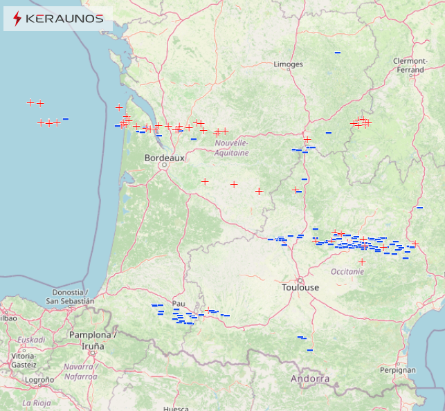 M&ecirc;me sc&eacute;nario qu'il y a 24h : les impacts de foudre sont de nouveau &agrave; dominante positive entre Gironde et Cantal, et &agrave; l'inverse surtout n&eacute;gatifs plus au sud. Forte activit&eacute; du Tarn-et-Garonne &agrave; l'Aveyron. 1400 &eacute;clairs en 4h sur la France.