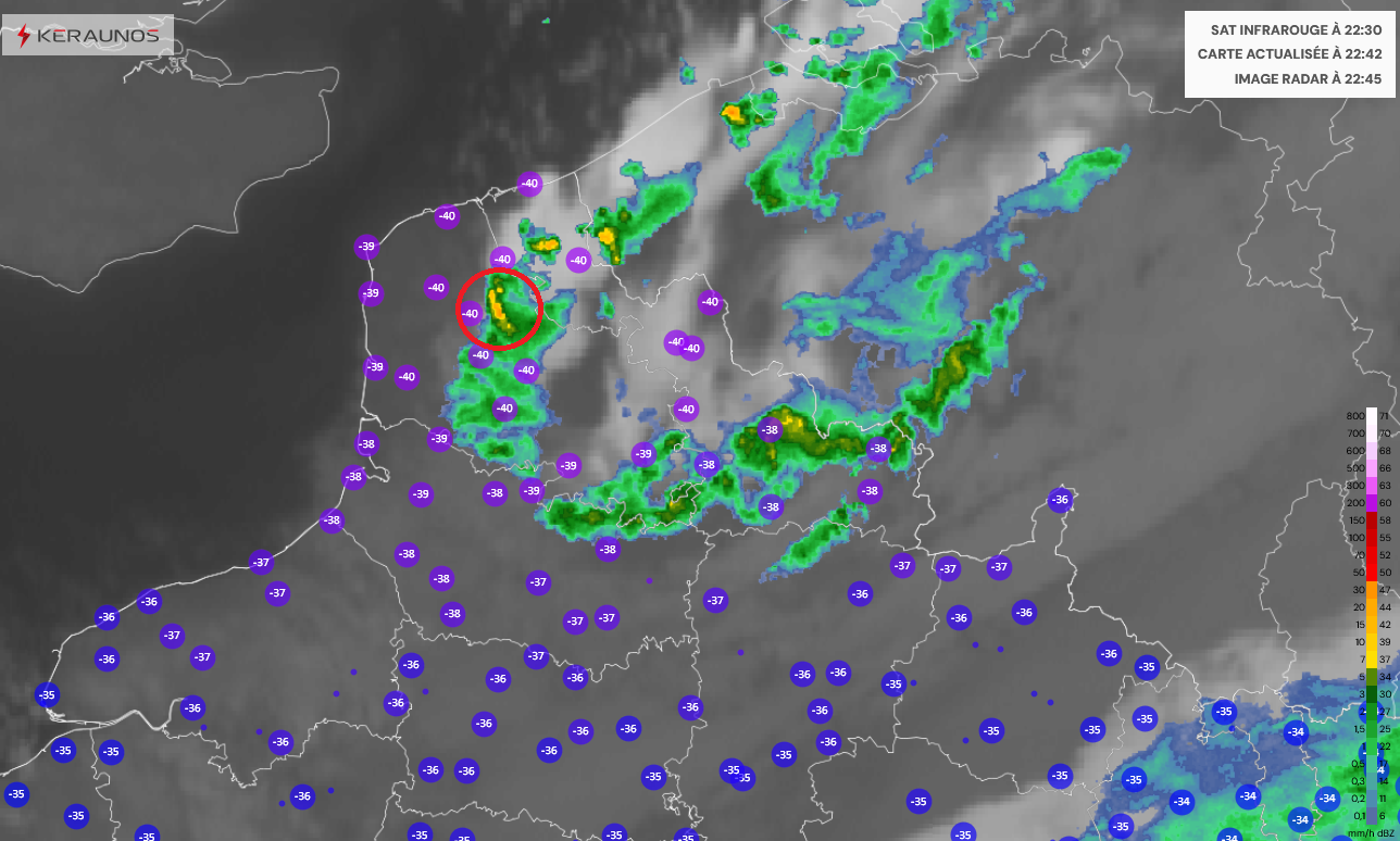 -40&deg;C actuellement vers 5.200 m sur le Nord. Ces temp&eacute;ratures tr&egrave;s froides en altitude g&eacute;n&egrave;rent de l'instabilit&eacute; et des averses de neige. Un orage de neige circule d'ailleurs en ce moment sur le Pas-de-Calais (cercl&eacute; en rouge) ; il a produit 2 fortes chutes de foudre positives.