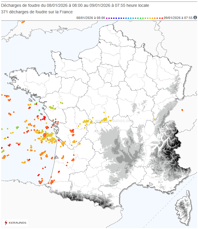 Des orages se sont d&eacute;velopp&eacute;s cette nuit sur la fa&ccedil;ade Atlantique notamment, dans un contexte de tra&icirc;ne active. Parfois forts et tr&egrave;s venteux, ils ont produit des chutes de foudre &agrave; forte dominante positive, avec des intensit&eacute;s &eacute;lev&eacute;es (15 impacts > 100 kA). &Eacute;clair le + puissant : &agrave; Morcenx (Landes), avec 289 kA.
