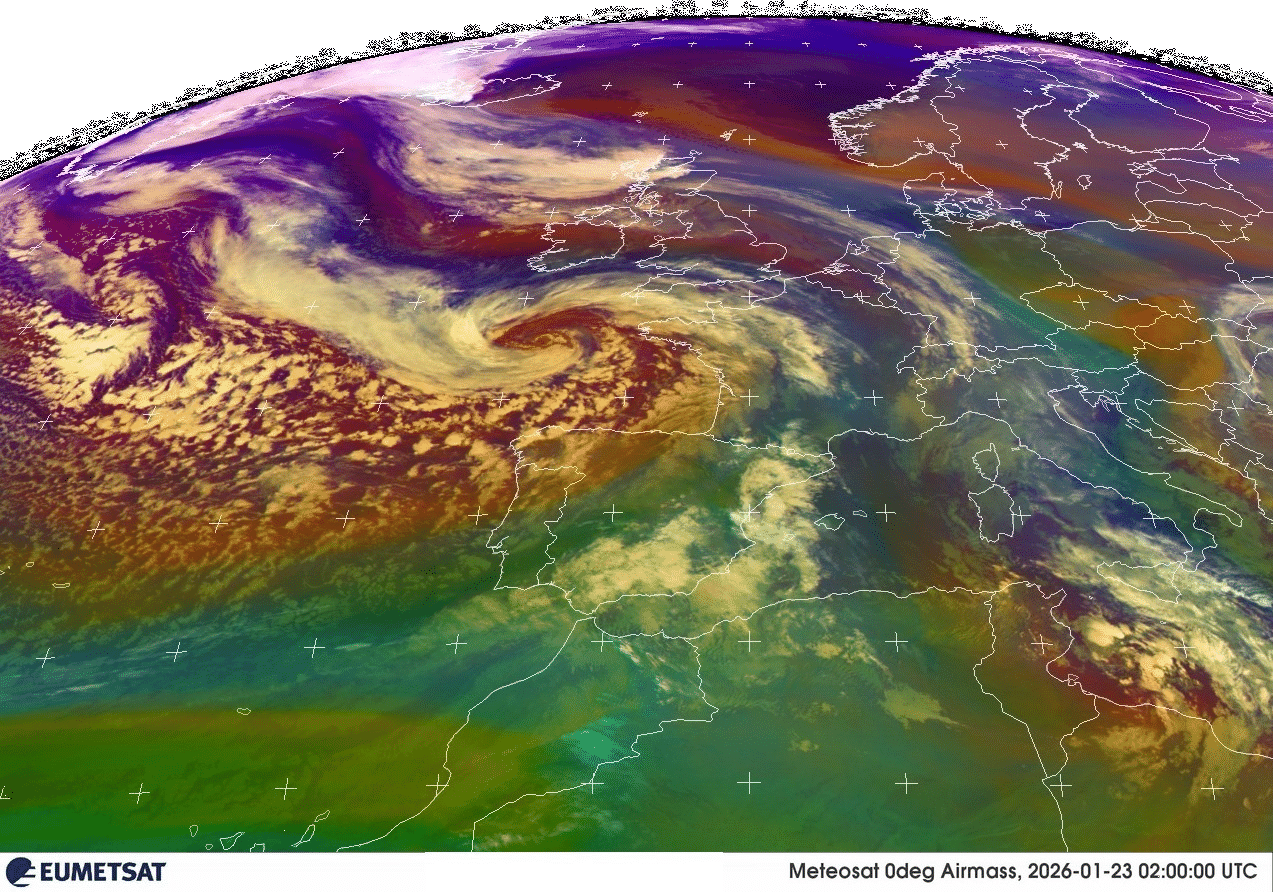 La d&eacute;pression Ingrid stationne au large de la Bretagne. La pression &agrave; Ouessant s'est abaiss&eacute;e jusqu'&agrave; 966 hPa avec des rafales de vent > 130 km/h. Les premi&egrave;res averses orageuses se d&eacute;veloppent sur la fa&ccedil;ade Atlantique dans la tra&icirc;ne.