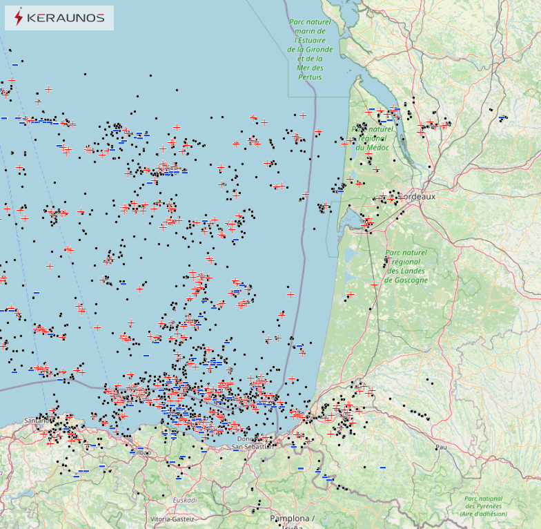 Les nombreux orages qui ont concern&eacute; le Golfe de Gascogne ce dimanche 25 janvier ont d&eacute;bord&eacute; sur les terres d'Aquitaine. Plus de 600 &eacute;clairs ont &eacute;t&eacute; d&eacute;tect&eacute;s, dont une proportion d'impacts positifs 10 fois sup&eacute;rieure &agrave; la normale. Parmi eux, 4 violentes chutes de foudre > 200 kA, toutes en Gironde.
