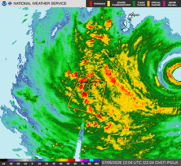 Le super typhon Bavi se distingue d&eacute;sormais bien sur le radar de Guam. L'&oelig;il du typhon suit une trajectoire ouest qui pourrait l'amener entre Rota et Guam dans les prochaines heures. Les rafales restent pour l'heure comprises entre 90 et 100 km/h.