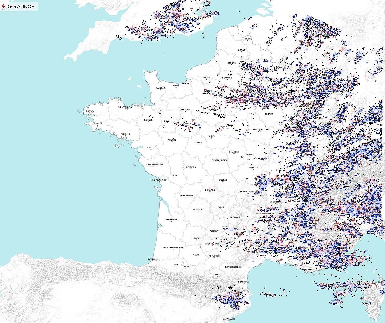 Plus de 50 000 &eacute;clairs d&eacute;tect&eacute;s &agrave; 20h depuis ce matin sous les orages &agrave; l'avant, au sein et &agrave; l'arri&egrave;re du front froid actif qui a circul&eacute; sur la France. Les intensit&eacute;s les plus fortes n'ont pas d&eacute;pass&eacute; 250 kA sous les impacts positifs les plus significatifs.