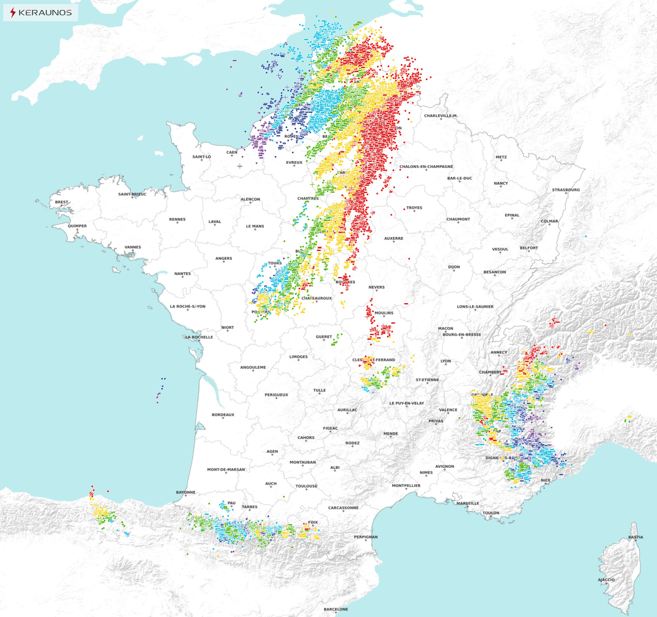 A 21h, plus de 50 000 &eacute;clairs relev&eacute;s sur la France dont 6200 impacts de foudre. Le plus puissant s'est produit sous la supercellule entre Cambraisis et Avesnois, &agrave; Aulnoye-Aymeries avec une intensit&eacute; de plus de 350 kA.