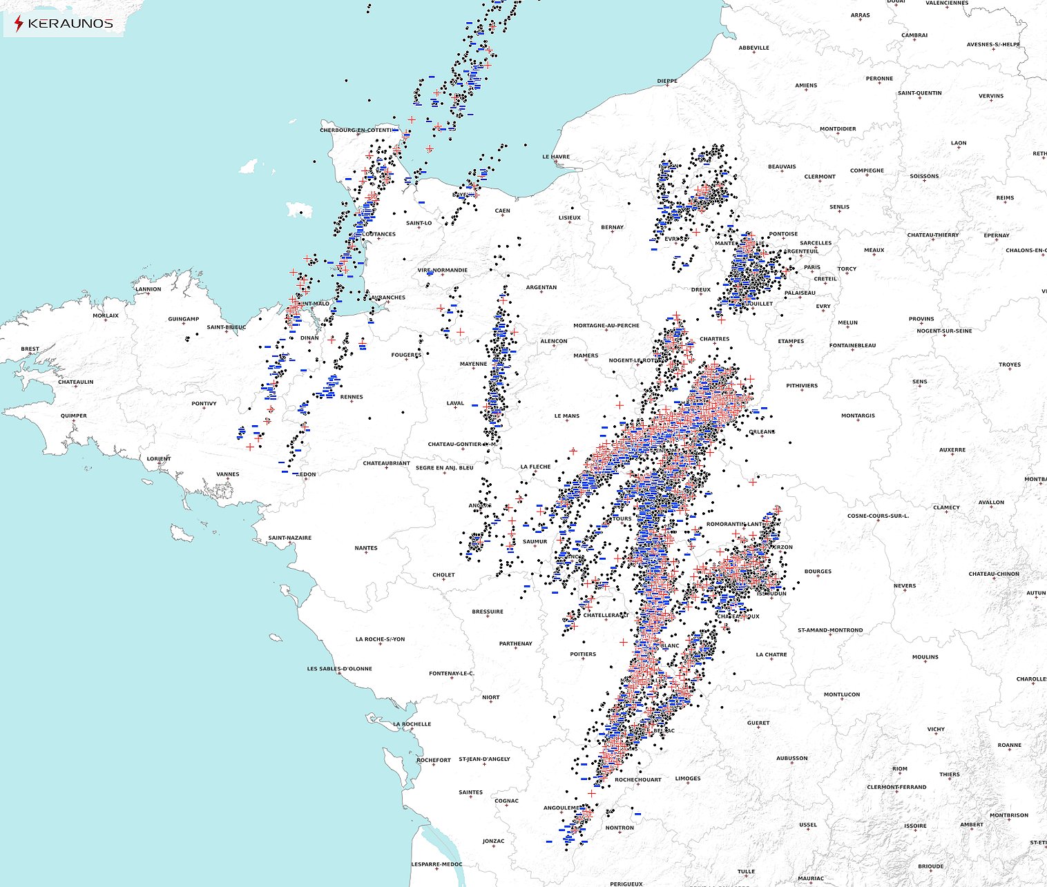 Comme attendu, la proportion d'impacts de polarit&eacute; positive sous les supercellules est plus significative aujourd'hui compte tenu de la masse d'air. Les intensit&eacute;s ne d&eacute;passent pour le moment pas 200 kA pour les plus marqu&eacute;es.