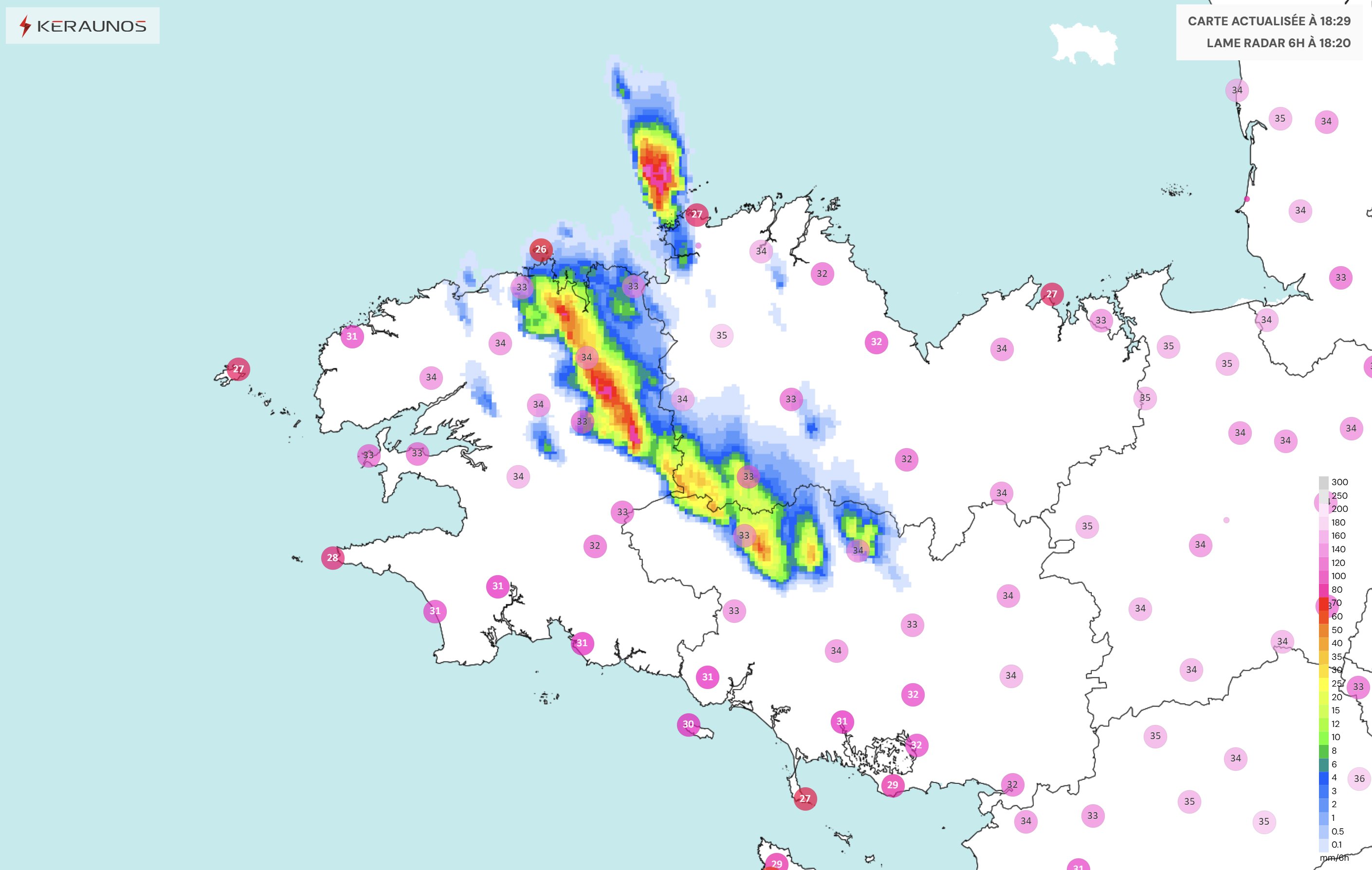Situation de plein &eacute;t&eacute; en Bretagne avec des valeurs caniculaires et des orages qui se d&eacute;veloppent localement. Ils sont parfois assez peu mobiles et produisent donc de fortes lames d'eau (> 50 mm).