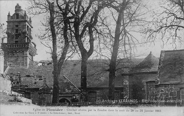 PLOUIDER (Finistère) - Clocher abattu par la foudre