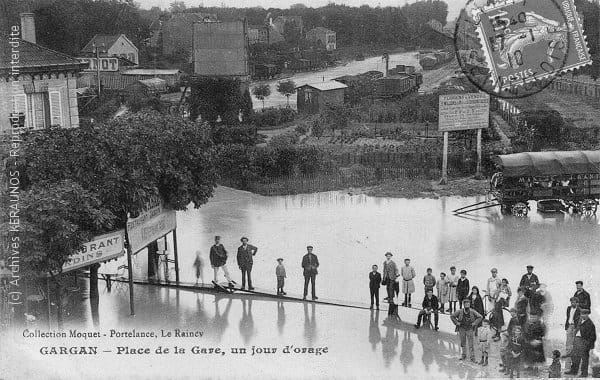 LIVRY-GARGAN (Seine-Saint-Denis) - Quartier de la gare, un jour d'orage