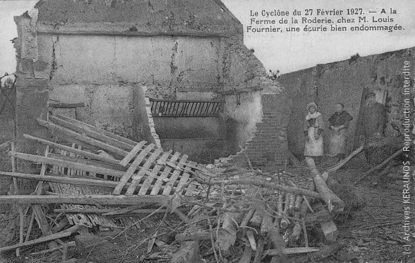 VERNOU-SUR-BRENNE (Indre-et-Loire) - Ferme de la Rauderie - Ecurie éventrée après la tornade du 27 février 1927