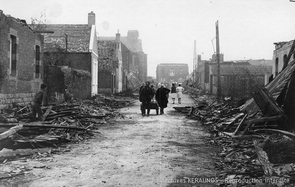 POMMEREUIL (Nord) - La rue de Forest en ruines, après la tornade du 24 juin 1967