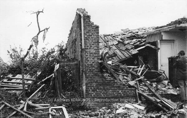 UBERACH (Bas-Rhin) - Maison éventrée après la tornade du 10 juillet 1968