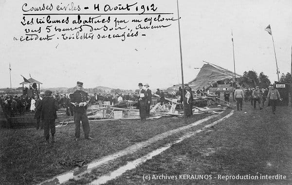 LUNEVILLE (Meurthe-et-Moselle) - Courses civiles - Les tribunes abattues par des rafales destructrices le 4 août 1912