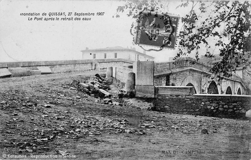 QUISSAC (Gard) - Vidourlade du 27 septembre 1907. Le pont après le retrait des eaux. Vue prise de l'actuel café du Pont. © Keraunos