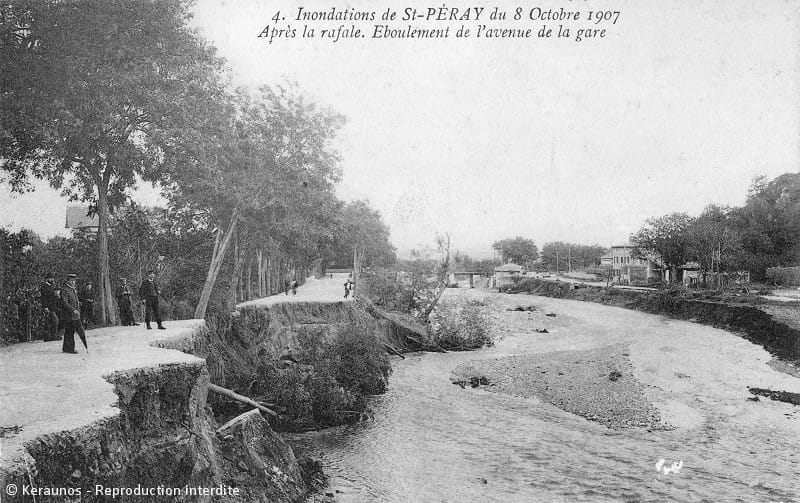 SAINT-PÉRAY (Ardèche) - Crue du Mialan des 8-9 octobre 1907. Eboulements de l'avenue de la Gare (aujourd'hui avenue du Docteur Marc Bouvat). © Keraunos
