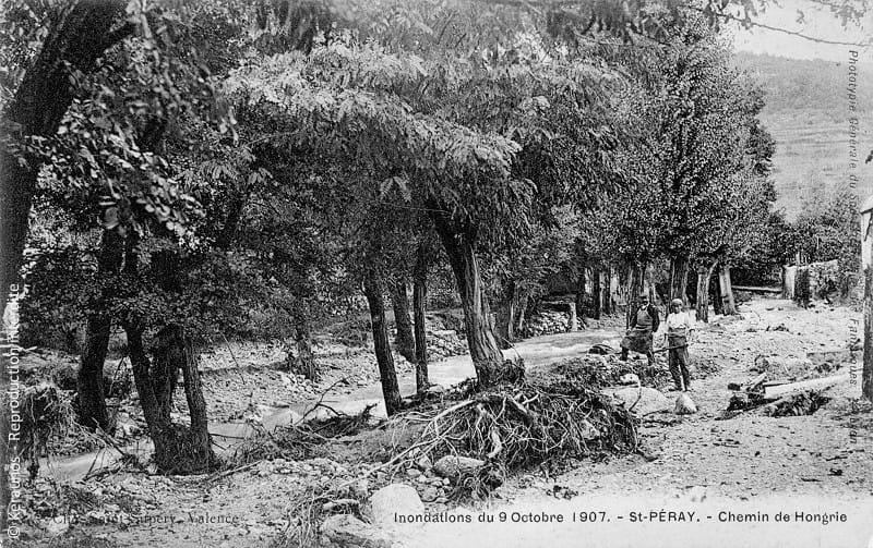 SAINT-PÉRAY (Ardèche) - Crue du Mialan des 8-9 octobre 1907. Chemin de Hongrie, en amont du village. © Keraunos