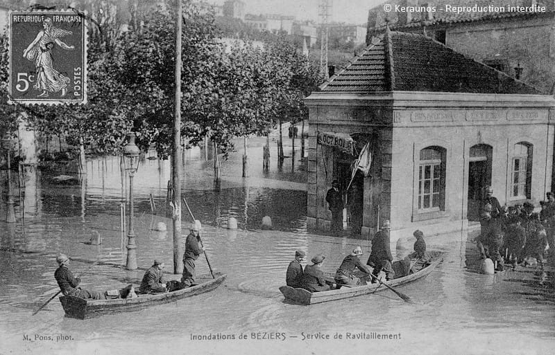 BÉZIERS (Hérault) - Crue de l'Orb et catastrophe des 6-7 novembre 1907. Le service de ravitaillement. © Keraunos