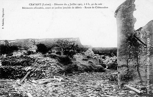 CRAVANT (Loiret) - La tornade du 4 juillet 1905 - Bâtiments effondrés, cours et jardins jonchés de débris