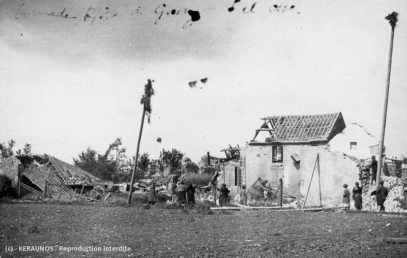 GRESSEY (Yvelines) - Dégâts causés par la tornade au hameau de Brunel (9 juin 1926)