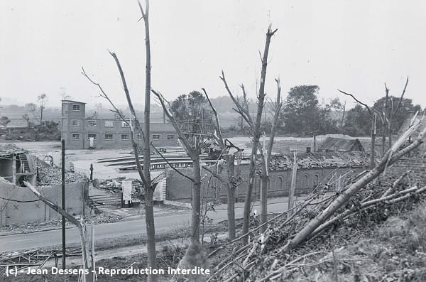 Tornade EF5 de Palluel (Pas-de-Calais) du 24 juin 1967 - Arbres brisés ou dépouillés et fabrique dévastée à Villers-lès-Cagnicourt. © Jean Dessens
